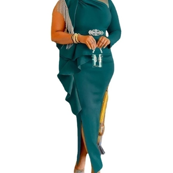 3/$28❤️❤️Prom/formal, sexy, solid color, dress with silver accent - Picture 6 of 7